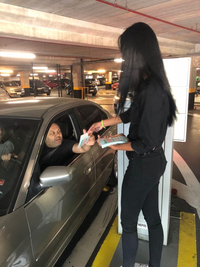 Entregador de Panfletos em Cancelas